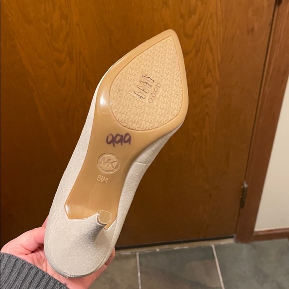 MICHAEL KORS NWOT Women’s Size 8.5 Gray suede heel stiletto pumps pointed toe - Picture 8 of 9
